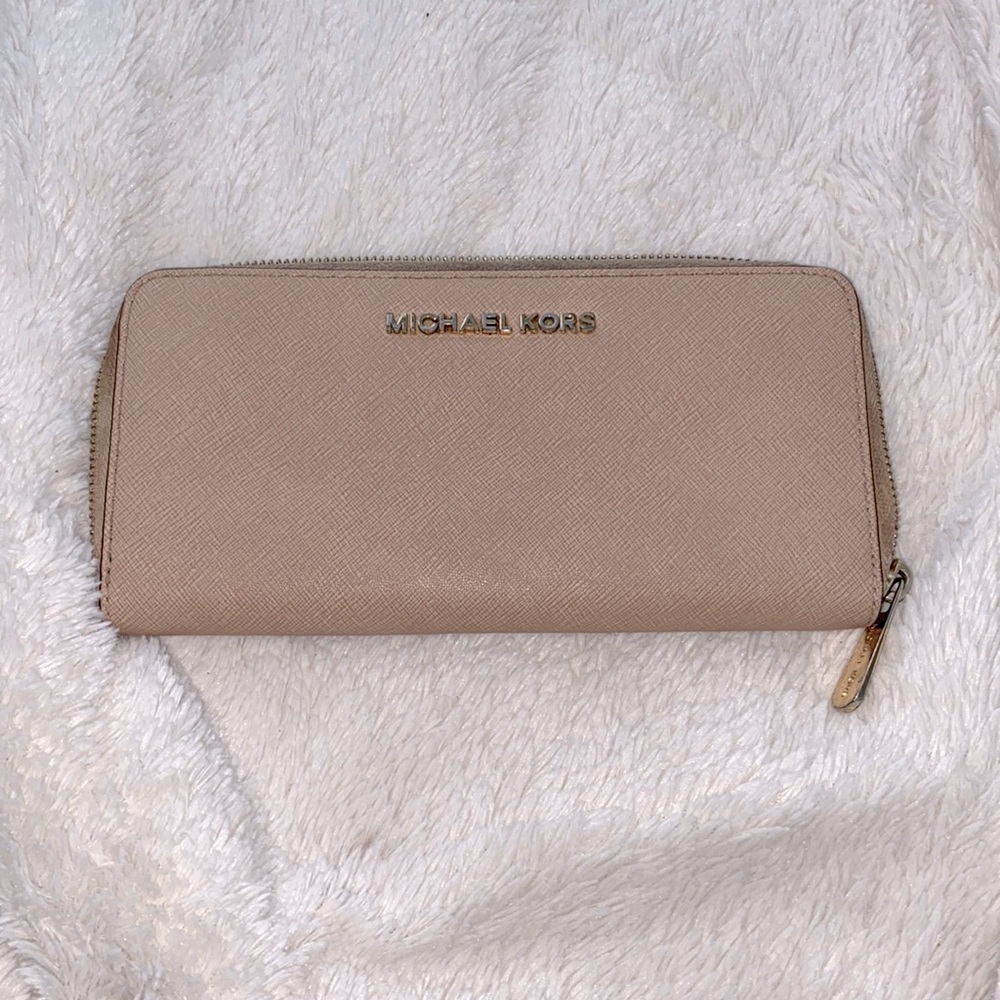 Michael Kors Saffiano Continental Wallet